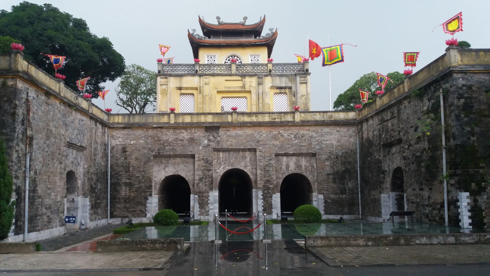 Hanoi tour package - Royal Palace